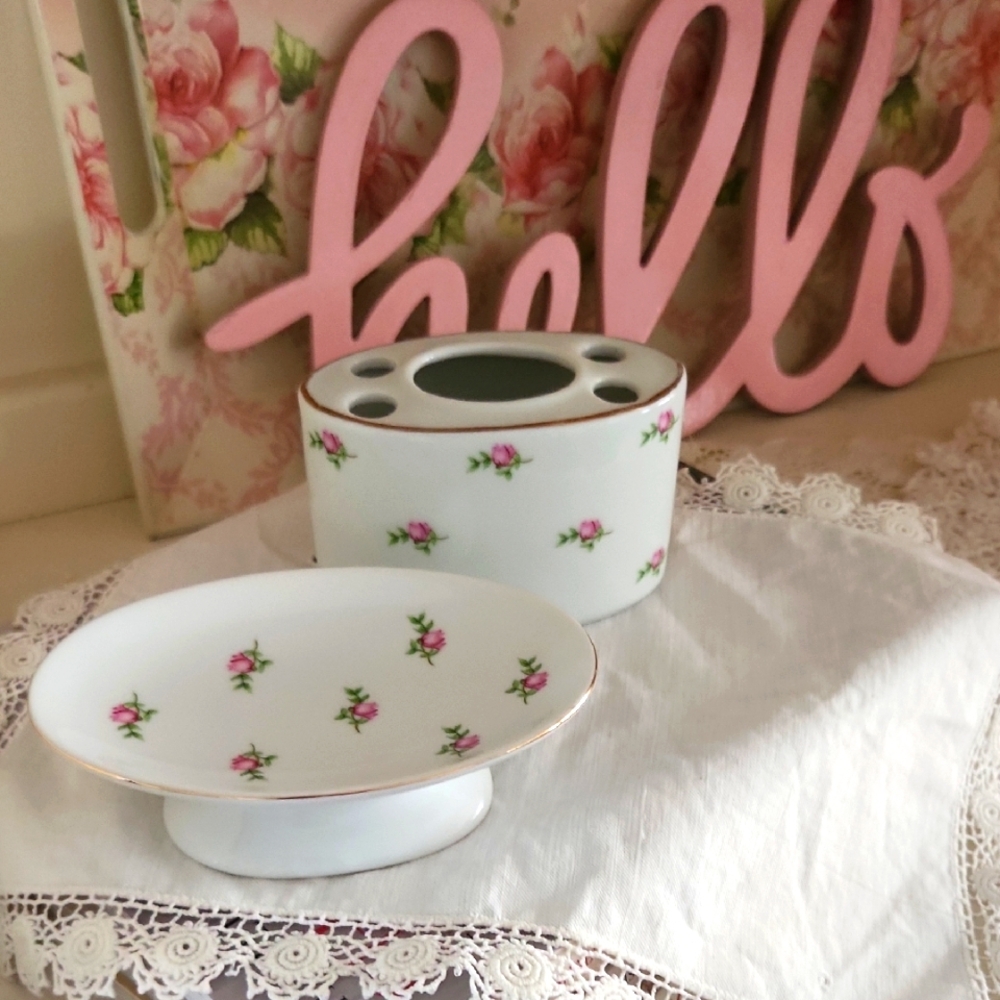 Petite Rose Soap & Toothbrush holder.